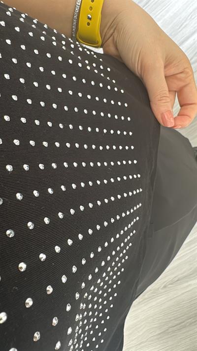 TAŞ BASKILI SİYAH TİŞÖRT