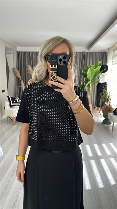 TAŞ BASKILI SİYAH TİŞÖRT