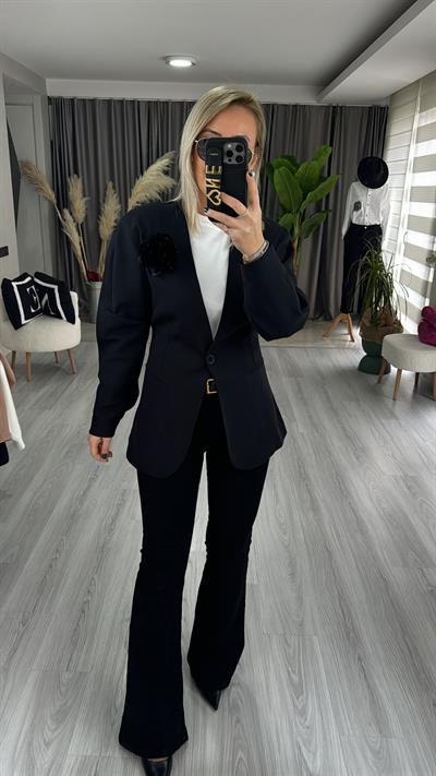 TEK DÜĞMELİ GÜL BROŞLU SİYAH CEKET