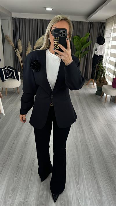 TEK DÜĞMELİ GÜL BROŞLU SİYAH CEKET