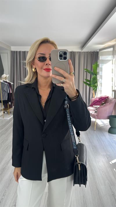 Tek Düğmeli Kapak Cepli Siyah Ceket