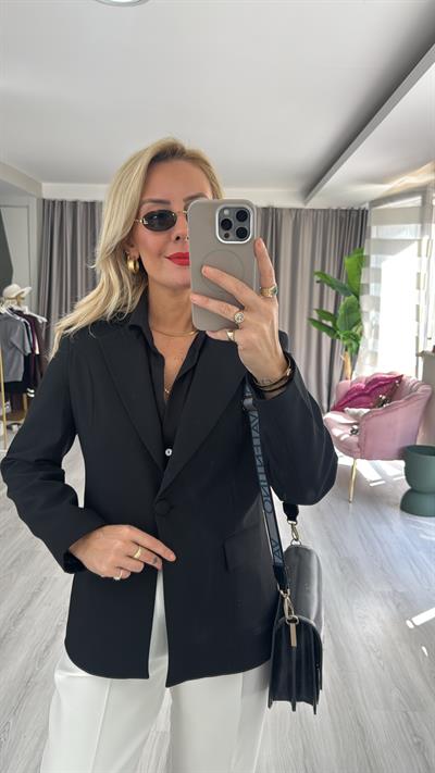Tek Düğmeli Kapak Cepli Siyah Ceket