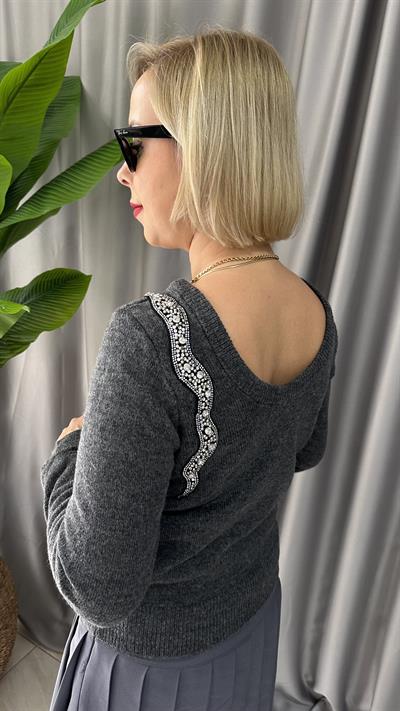 TEK OMUZ TAŞ DETAY GRİ KAZAK