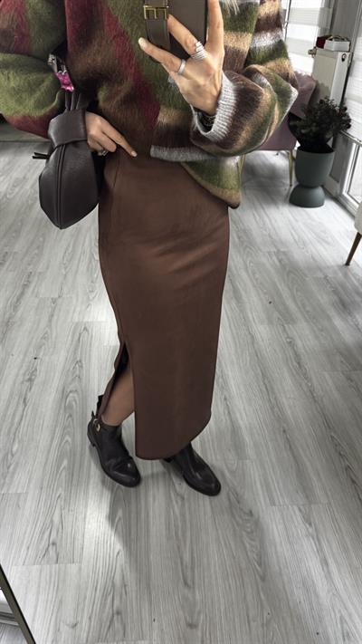 Tek Yırtmaç Detaylı Kahverengi Süet Etek