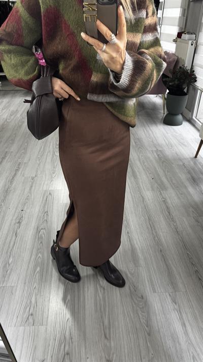 Tek Yırtmaç Detaylı Kahverengi Süet Etek