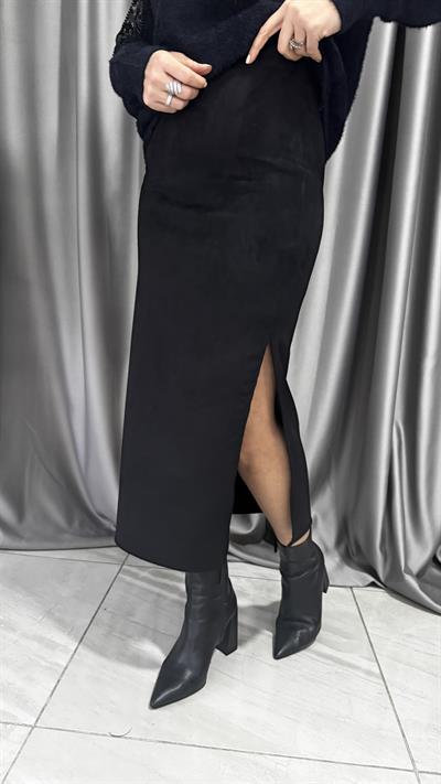 Tek Yırtmaç Detaylı Siyah Süet Etek