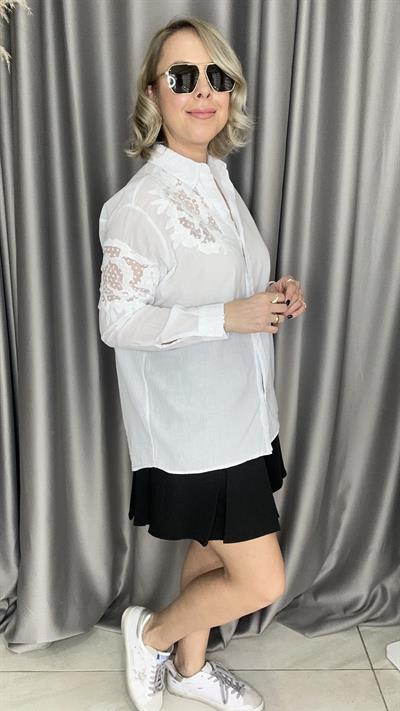 TÜL NAKIŞ İŞLEME DETAYLI BEYAZ KOTON GÖMLEK