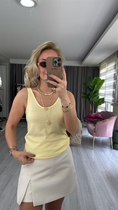 U Yaka Sarı Triko Bluz