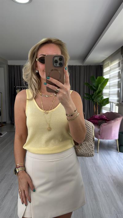 U Yaka Sarı Triko Bluz