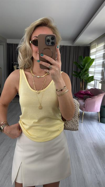 U Yaka Sarı Triko Bluz