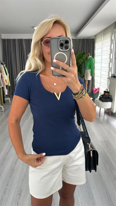V Toka Detaylı Lacivert Tişört