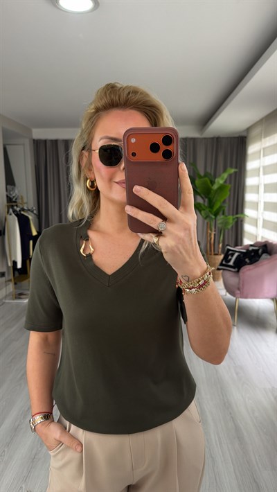 V Yaka Aksesuar Detaylı Haki İpek Dokulu Triko