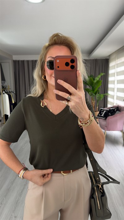 V Yaka Aksesuar Detaylı Haki İpek Dokulu Triko