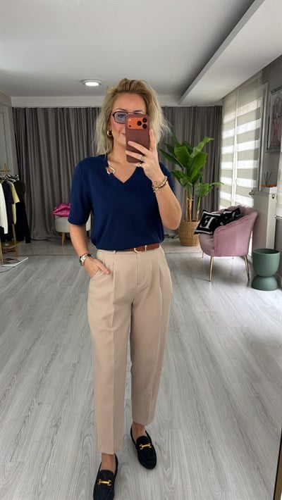 V Yaka Aksesuar Detaylı Lacivert İpek Dokulu Triko