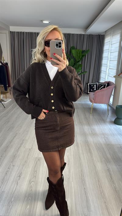 V Yaka Gold Düğmeli Cep Detaylı Acı Kahve Triko Hırka