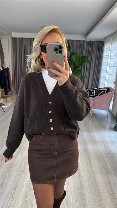 V Yaka Gold Düğmeli Cep Detaylı Acı Kahve Triko Hırka