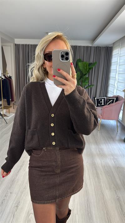 V Yaka Gold Düğmeli Cep Detaylı Acı Kahve Triko Hırka