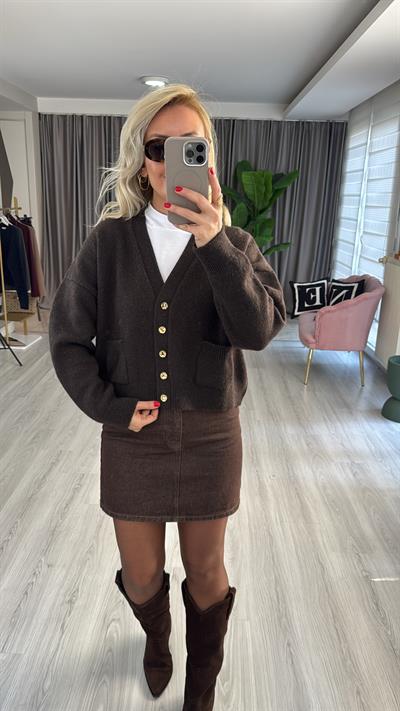 V Yaka Gold Düğmeli Cep Detaylı Acı Kahve Triko Hırka