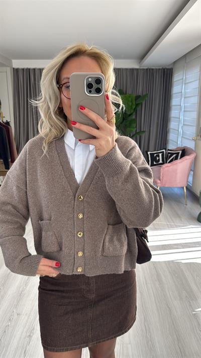 V Yaka Gold Düğmeli Cep Detaylı Vizon Triko Hırka