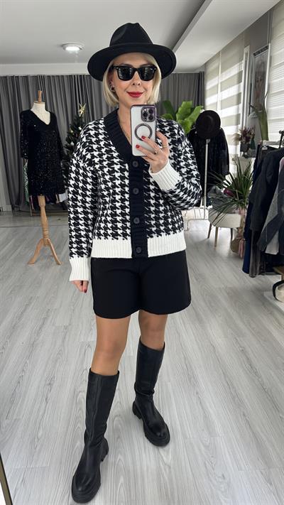 V YAKA JAKAR DESEN SİYAH,EKRU HIRKA