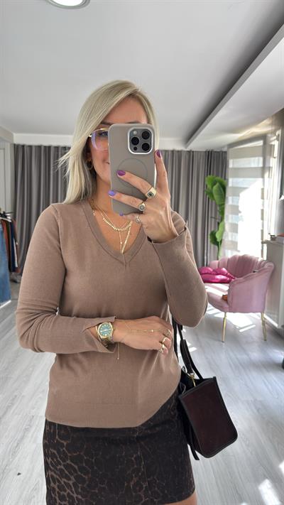 V Yaka Kolu Yırtmaçlı  Koyu Vizon Dilvin Triko 