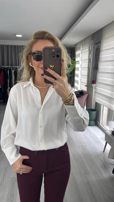 V Yaka Sedef Düğmeli Ekru Krep Gömlek