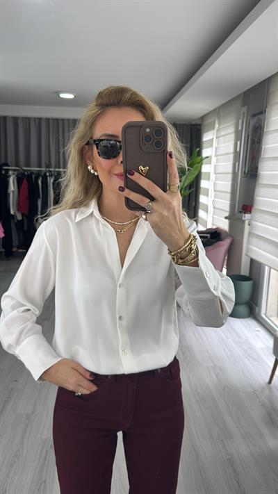 V Yaka Sedef Düğmeli Ekru Krep Gömlek