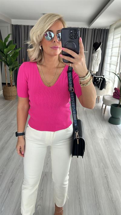 V YAKA YARIM KOLLU PEMBE TRİKO