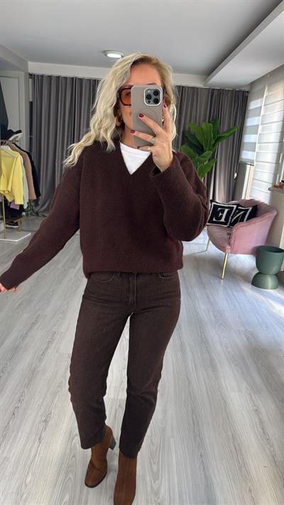 V Yaka Yumuşak Dokulu Acı Kahve Triko Kazak