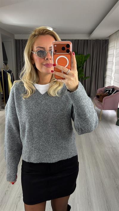 V Yaka Yumuşak Dokulu Füme Triko