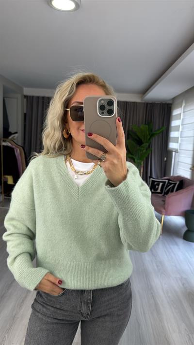 V Yaka Yumuşak Dokulu Mint Yeşili Triko Kazak