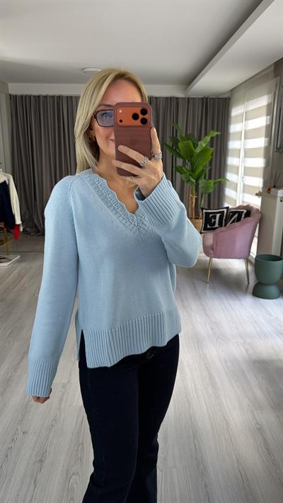 Yakası Ajurlu V Yaka Bebe Mavisi Triko