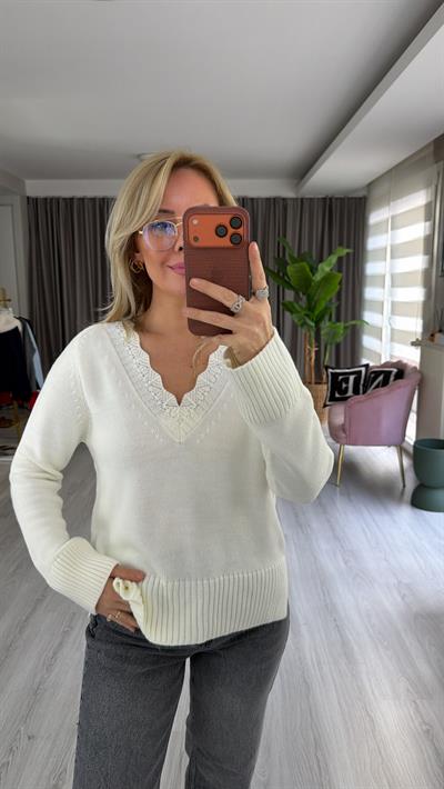 Yakası Ajurlu V Yaka Ekru Triko