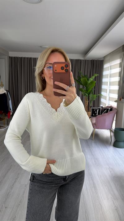 Yakası Ajurlu V Yaka Ekru Triko