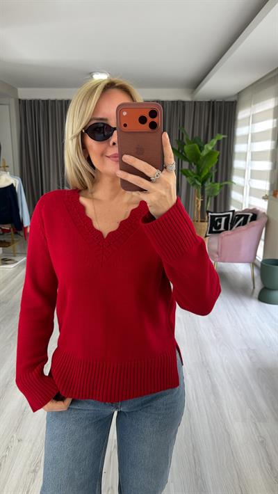 Yakası Ajurlu V Yaka Kırmızı Triko