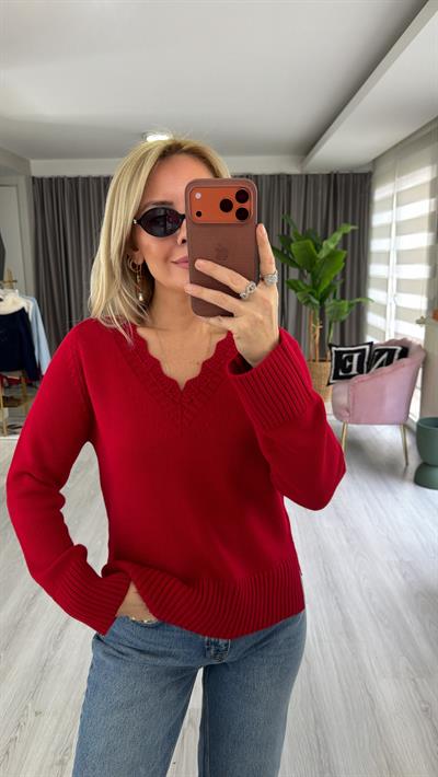 Yakası Ajurlu V Yaka Kırmızı Triko