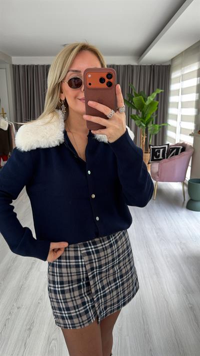 Yakası Çıkarılabilir Kürk Detaylı Lacivert Triko Hırka