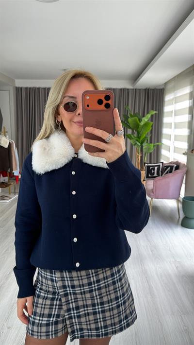 Yakası Çıkarılabilir Kürk Detaylı Lacivert Triko Hırka