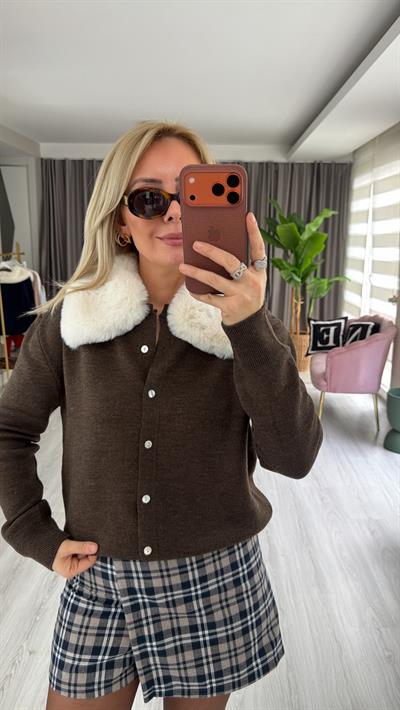 Yakası Çıkarılabilir Kürk Detaylı Vizon Triko Hırka