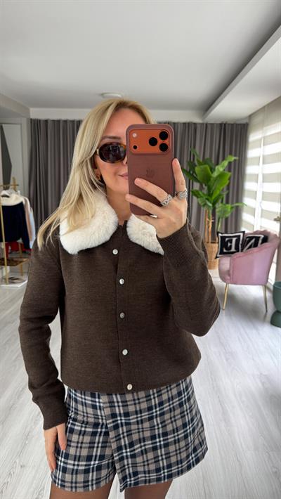 Yakası Çıkarılabilir Kürk Detaylı Vizon Triko Hırka