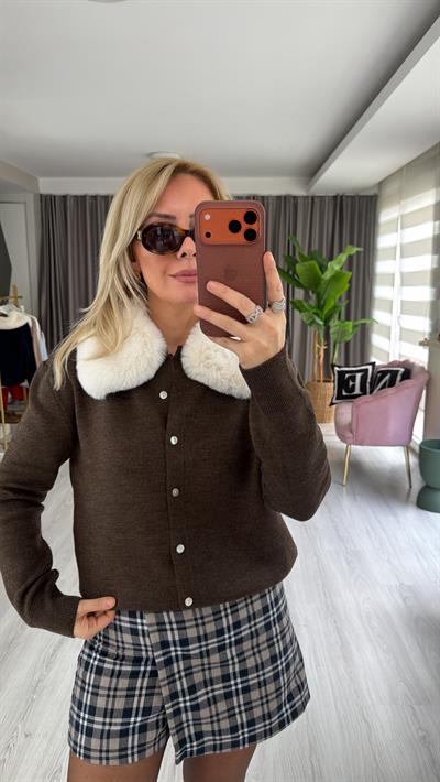 Yakası Çıkarılabilir Kürk Detaylı Vizon Triko Hırka