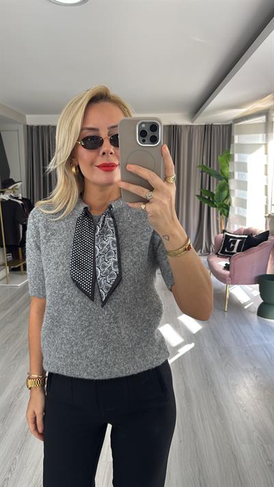 Yakası Fularlı Gri Triko