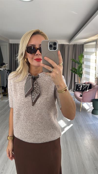 Yakası Fularlı Vizon Triko