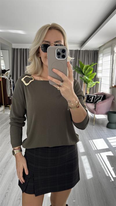 Yakası Gold Aksesuarlı Haki Merserize Triko