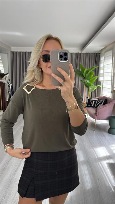 Yakası Gold Aksesuarlı Haki Merserize Triko