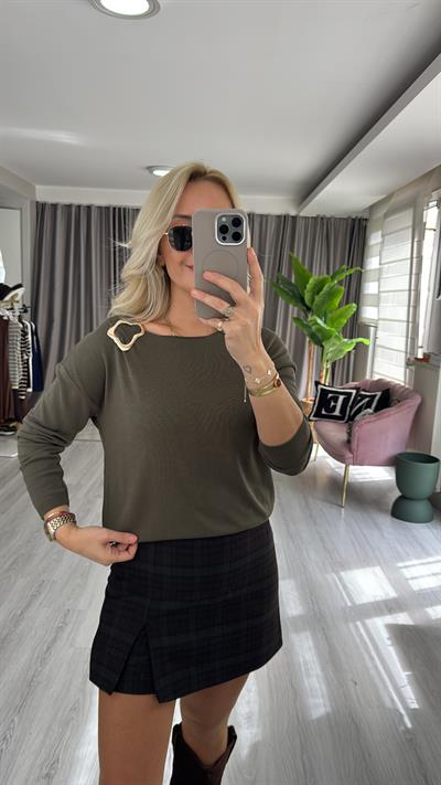 Yakası Gold Aksesuarlı Haki Merserize Triko