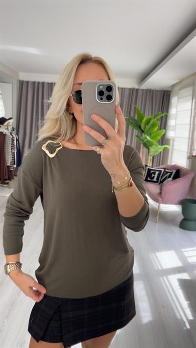 Yakası Gold Aksesuarlı Haki Merserize Triko