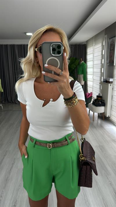 Yakası İnci Detaylı Beyaz Tişört