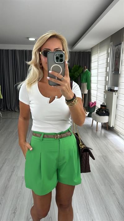 Yakası İnci Detaylı Beyaz Tişört