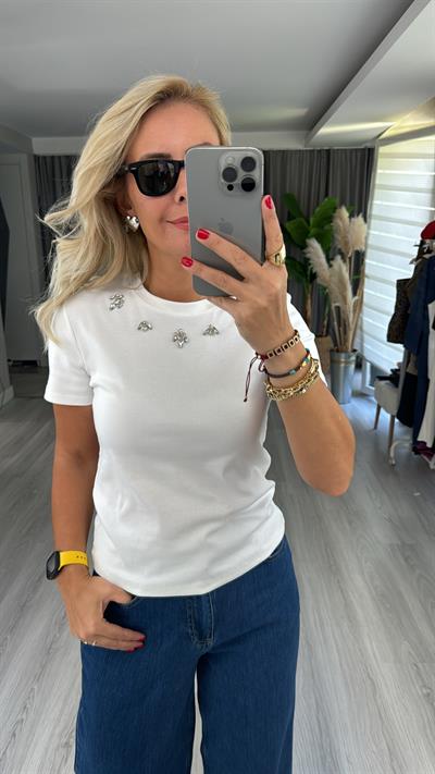 Yakası Taş İşlemeli Pamuklu Beyaz Tişört